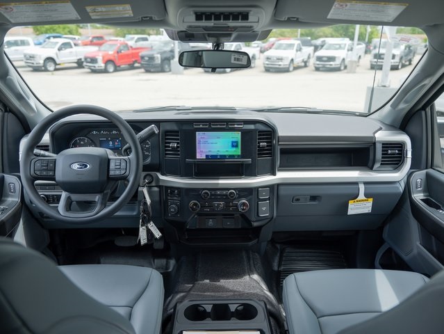 Vehicle image 13 of 32