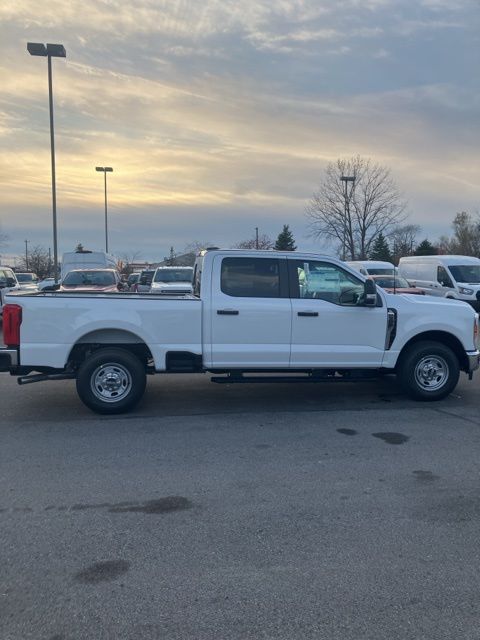 Vehicle image 4 of 29