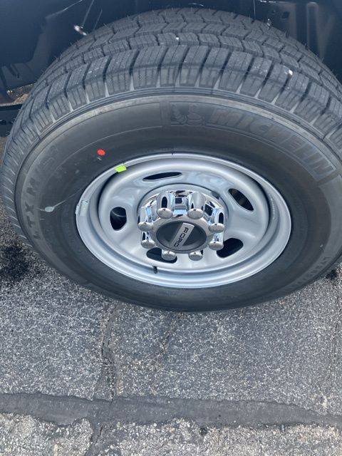 Vehicle image 11 of 29