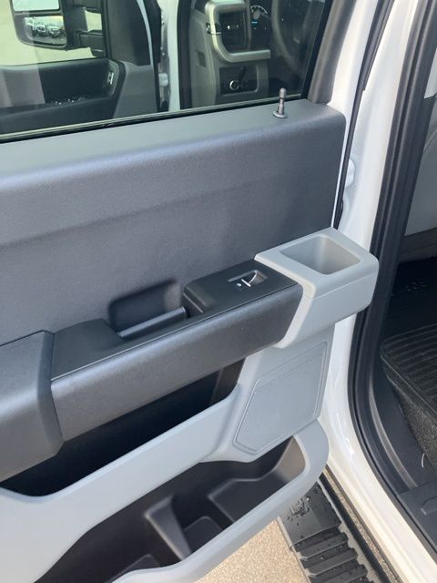 Vehicle image 27 of 29