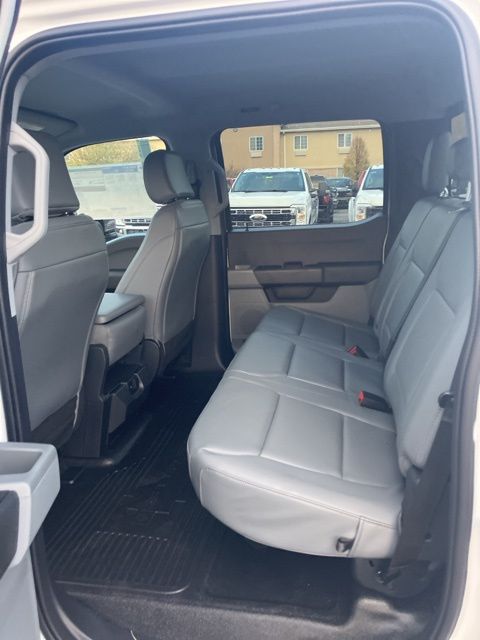 Vehicle image 25 of 29