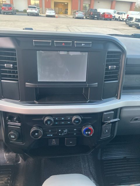 Vehicle image 16 of 29