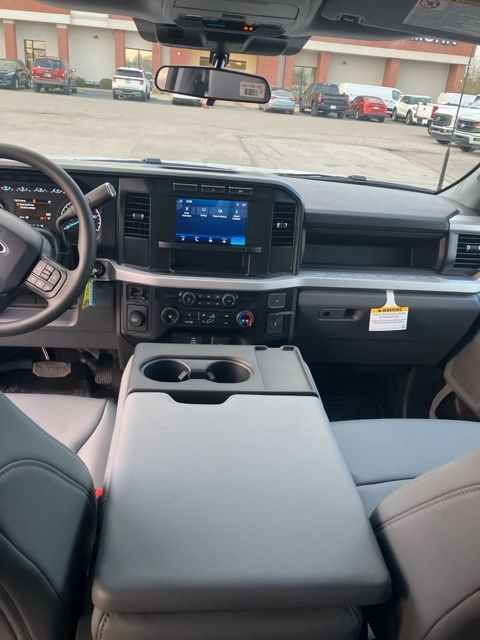 Vehicle image 24 of 29