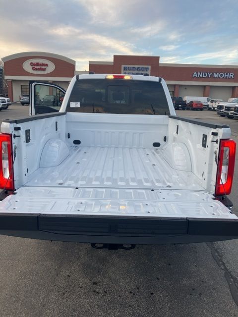 Vehicle image 28 of 29