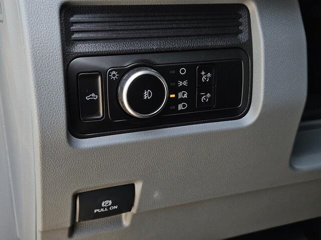 Vehicle image 13 of 20
