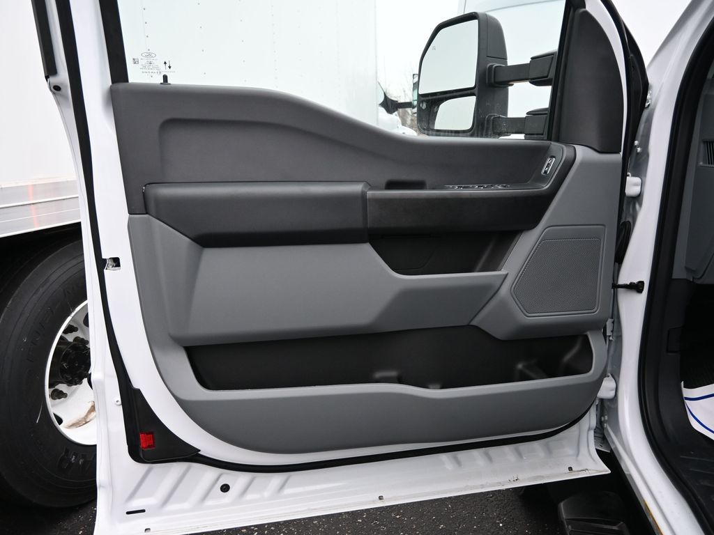 2024 Ford F-450 XL Image 16 of 29