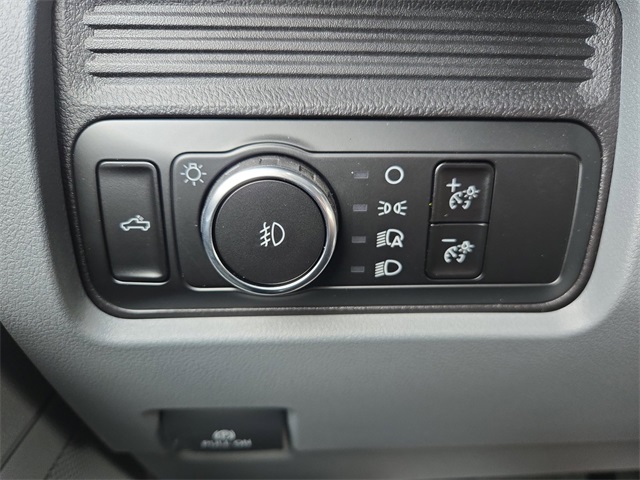 Vehicle image 16 of 64
