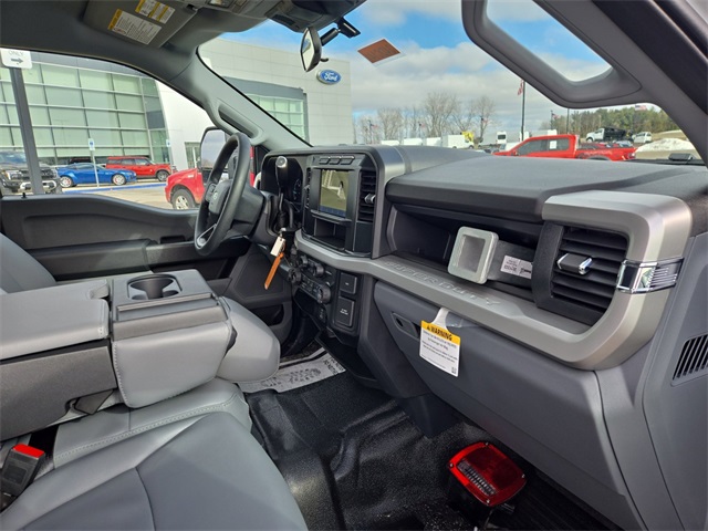Vehicle image 25 of 64