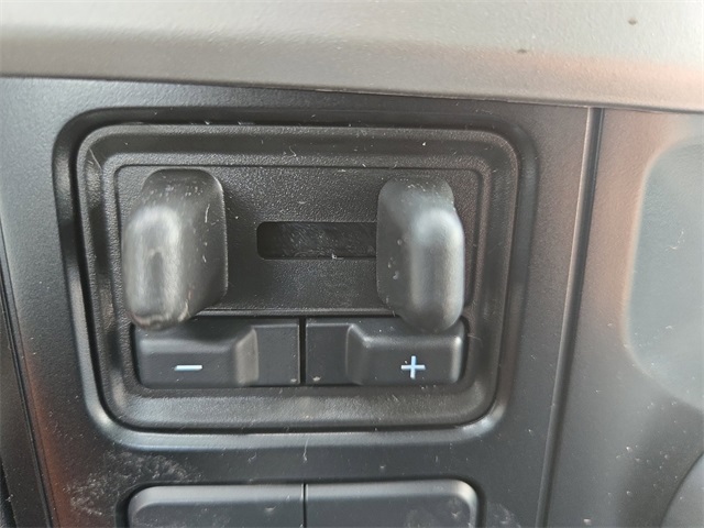 Vehicle image 28 of 64