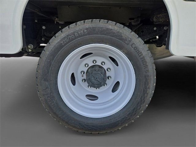 Vehicle image 10 of 64