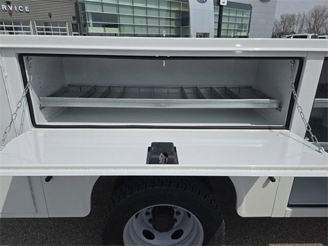 Vehicle image 37 of 64