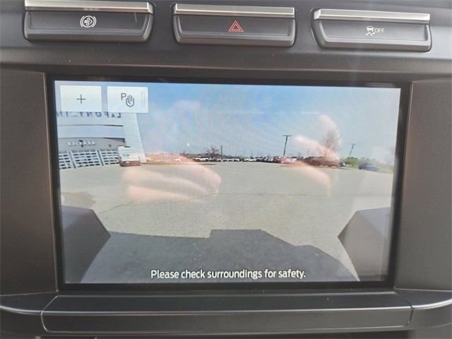 Vehicle image 32 of 64