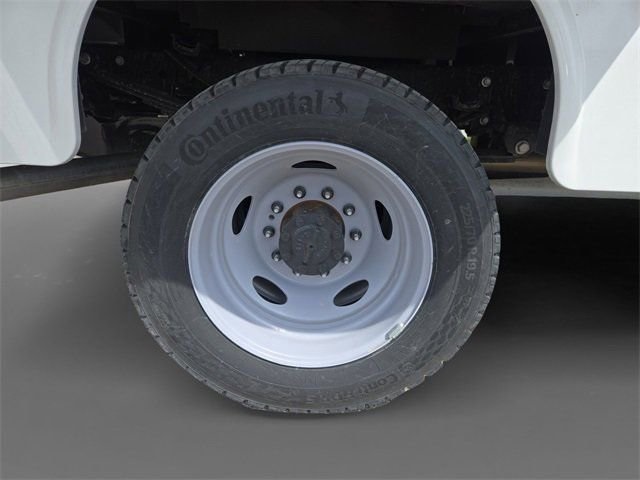 Vehicle image 11 of 64