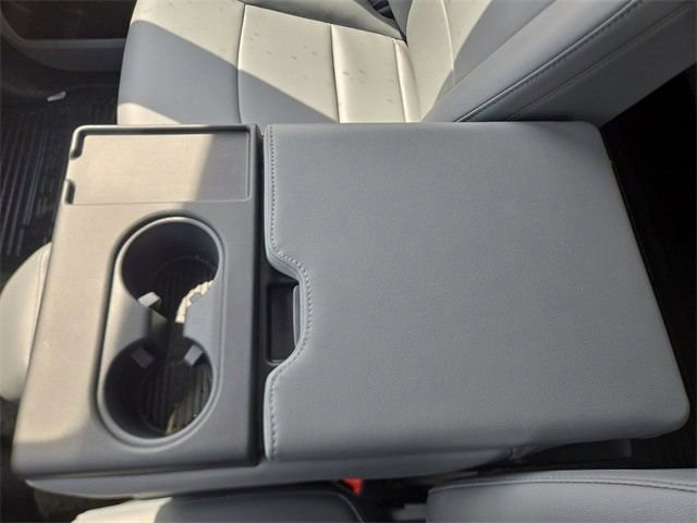 Vehicle image 33 of 64