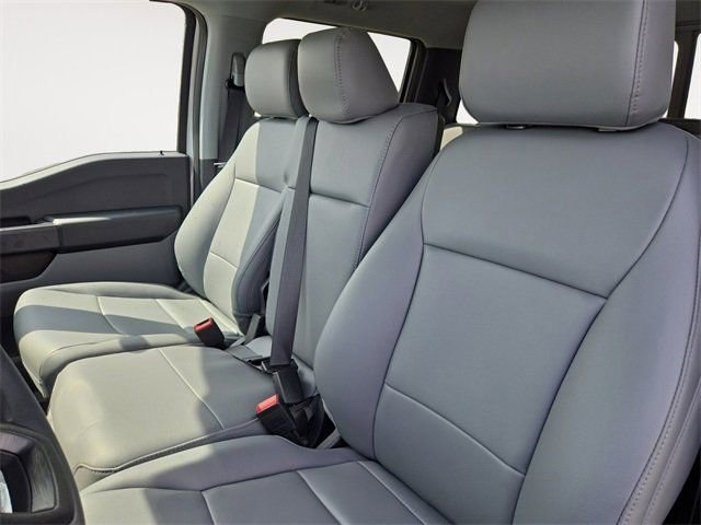 Vehicle image 16 of 64