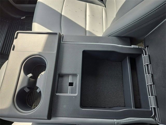 Vehicle image 38 of 64