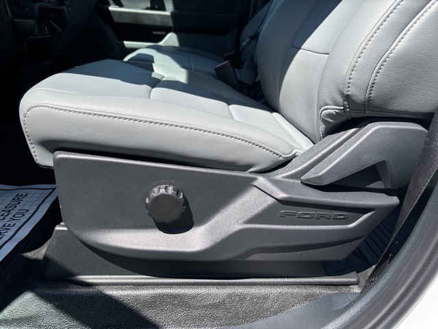Vehicle image 29 of 64