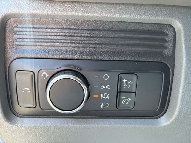 Vehicle image 37 of 64