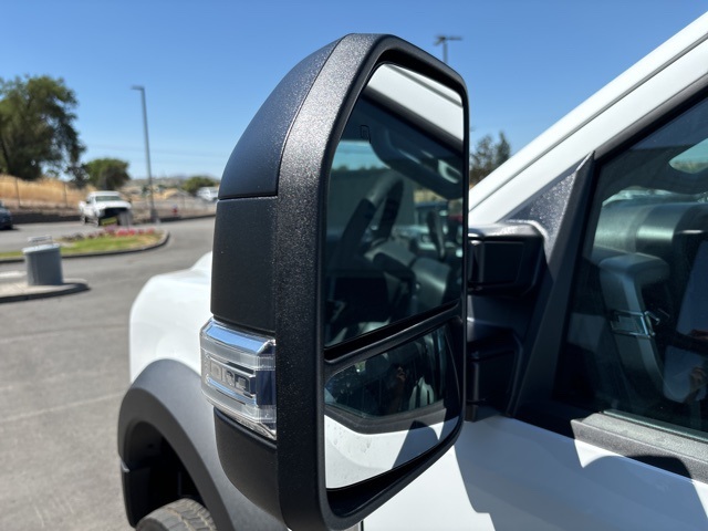 Vehicle image 21 of 64