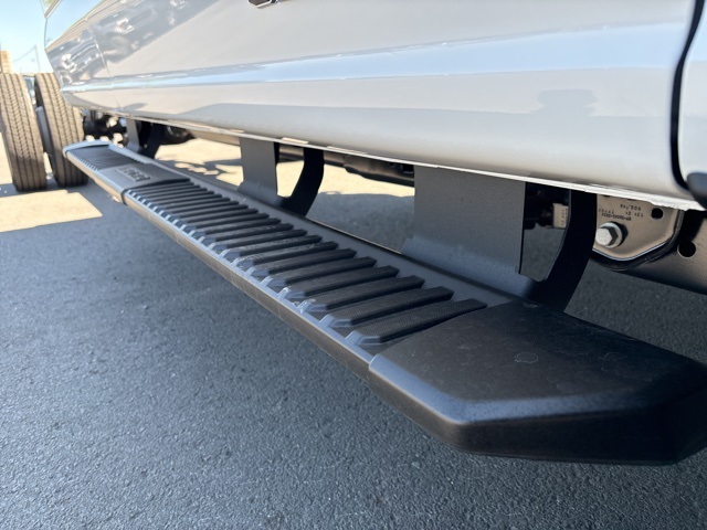 Vehicle image 18 of 64