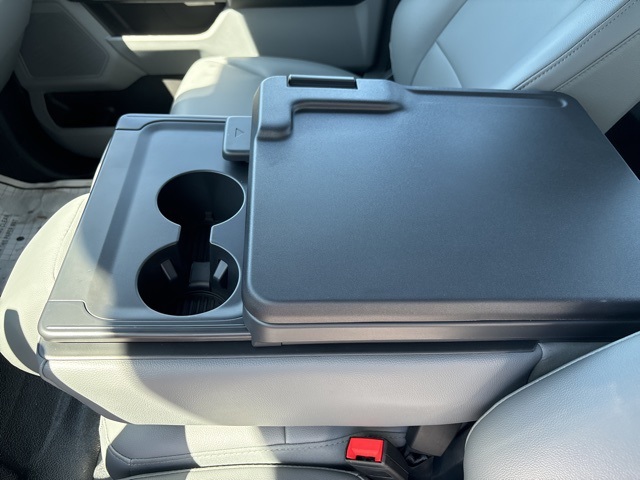 Vehicle image 27 of 64