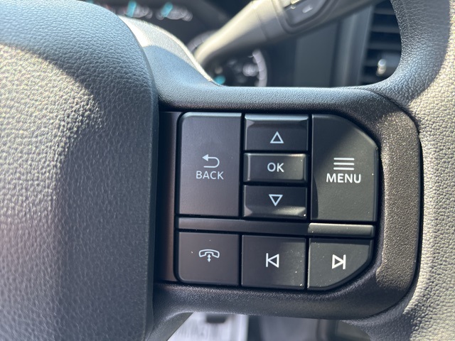 Vehicle image 32 of 64