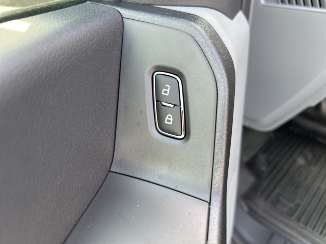 Vehicle image 16 of 41