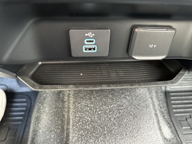 Vehicle image 37 of 41
