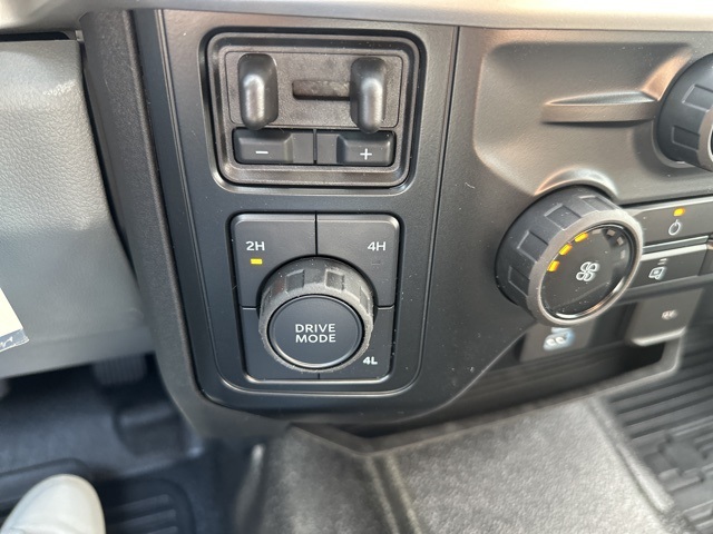 Vehicle image 34 of 41