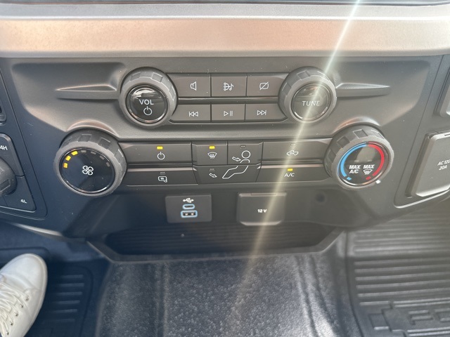 Vehicle image 35 of 41