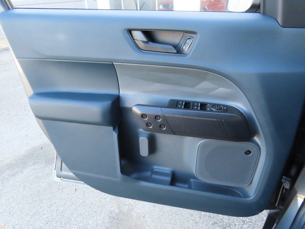 Vehicle image 31 of 69