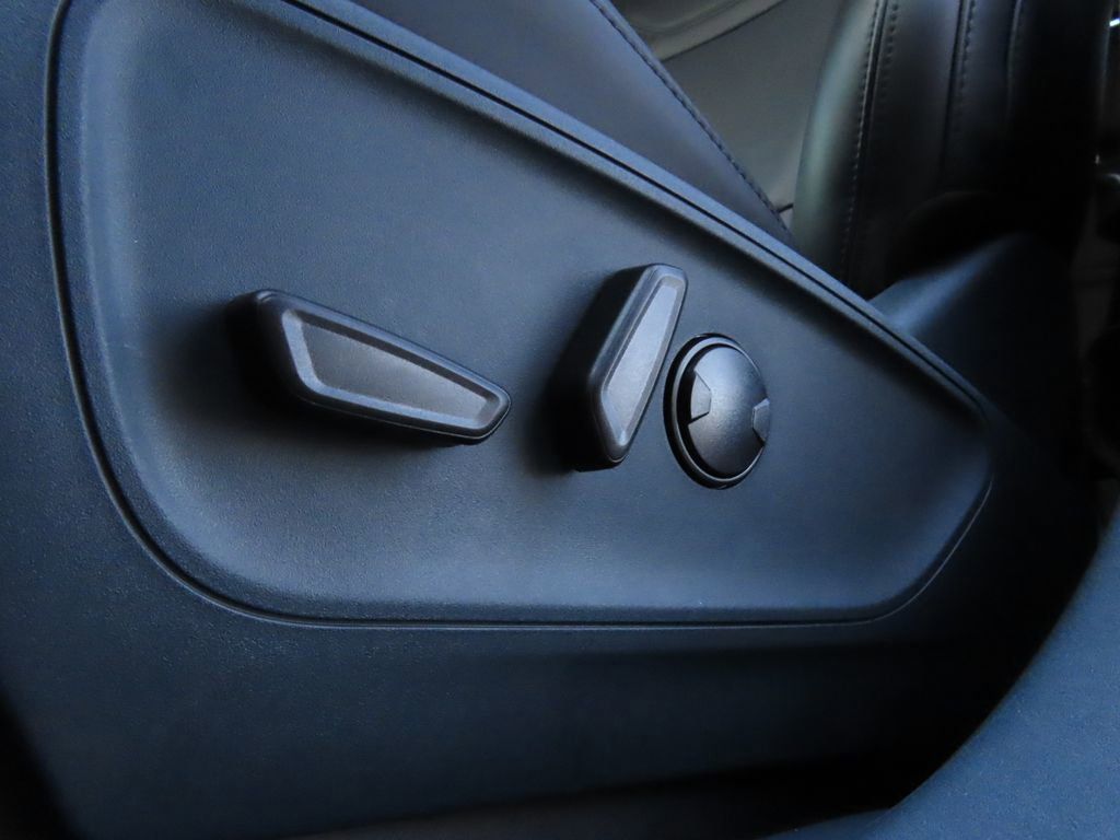 Vehicle image 34 of 69