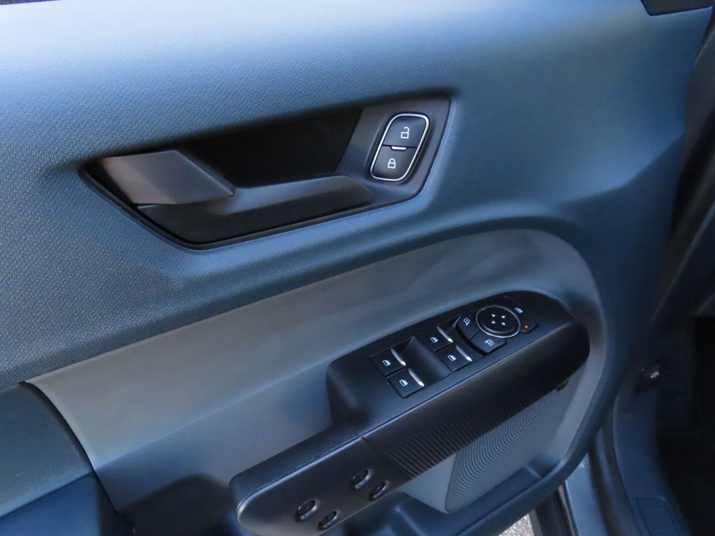 Vehicle image 32 of 69