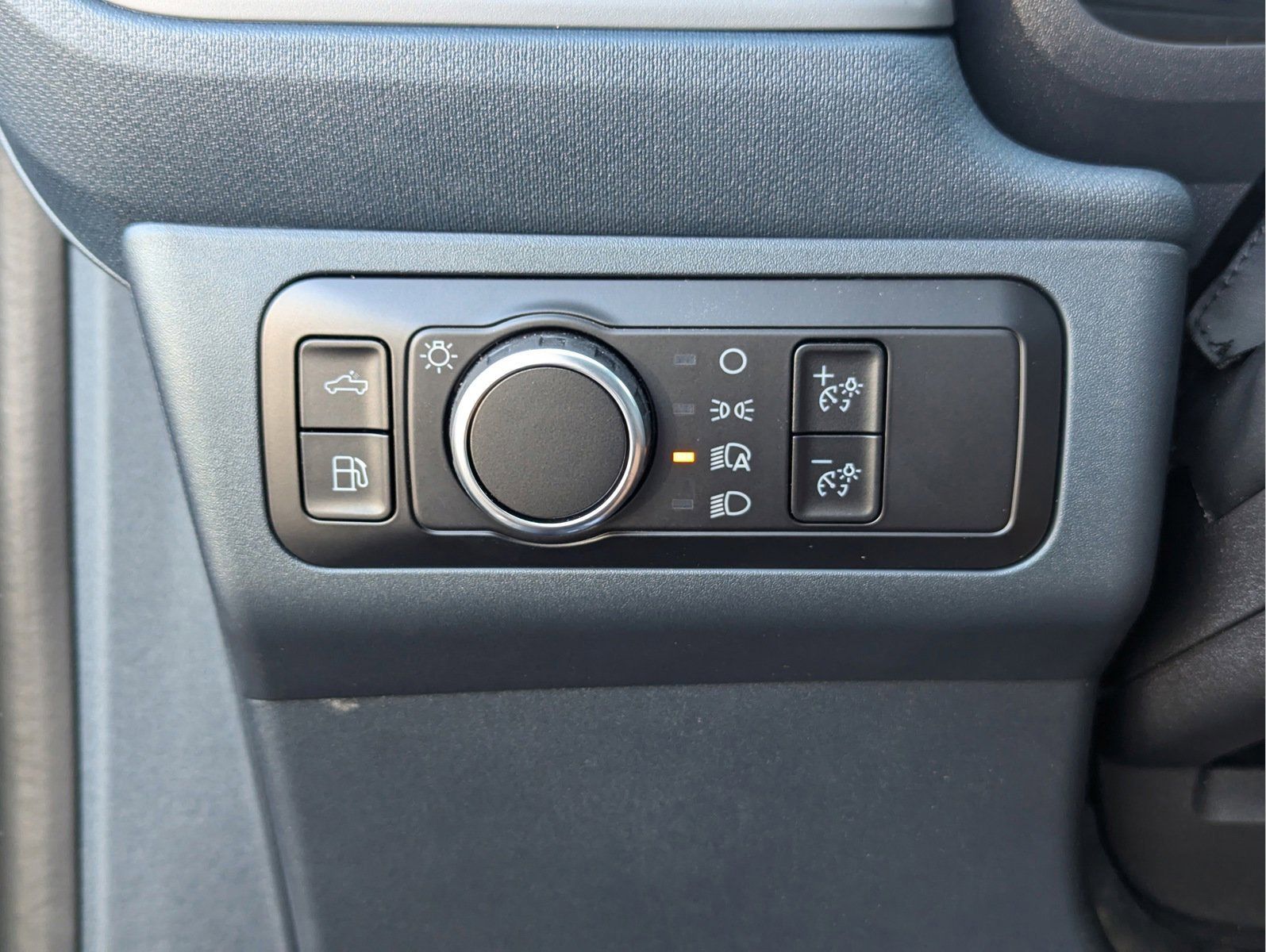 Vehicle image 14 of 24