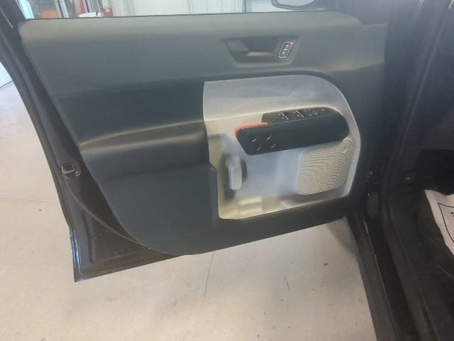 Vehicle image 11 of 24