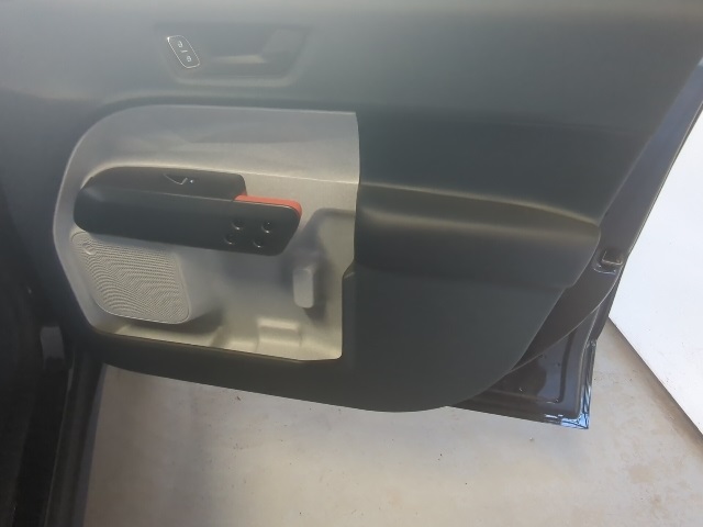 Vehicle image 21 of 24
