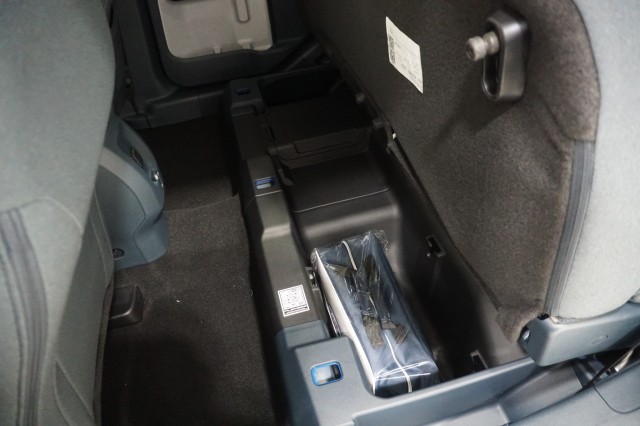 Vehicle image 21 of 44