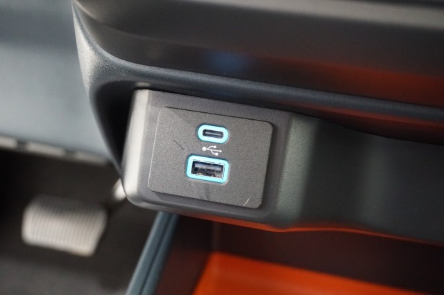 Vehicle image 36 of 44