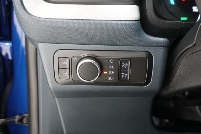 Vehicle image 31 of 44