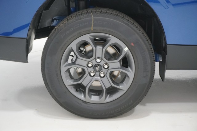 Vehicle image 10 of 44