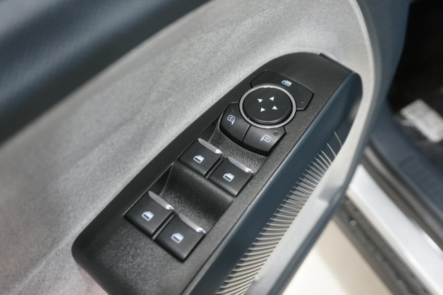 Vehicle image 13 of 36