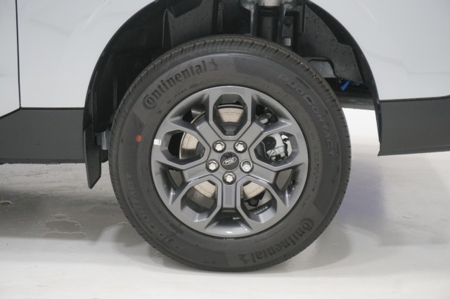 Vehicle image 9 of 36
