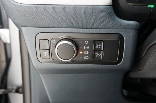 Vehicle image 27 of 36