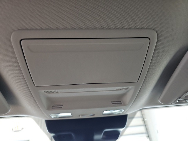 Vehicle image 23 of 24