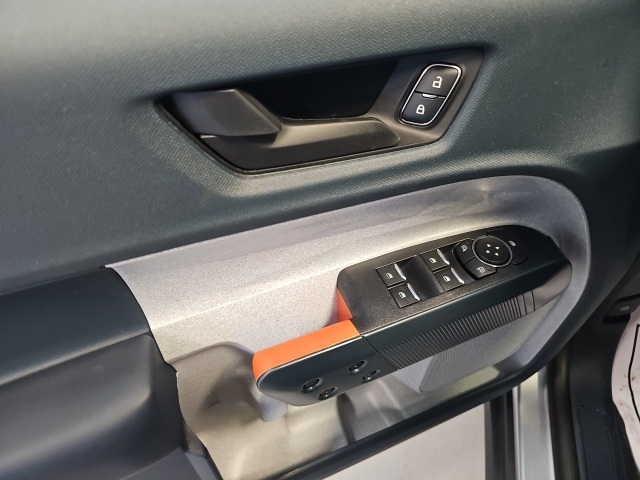 Vehicle image 14 of 24