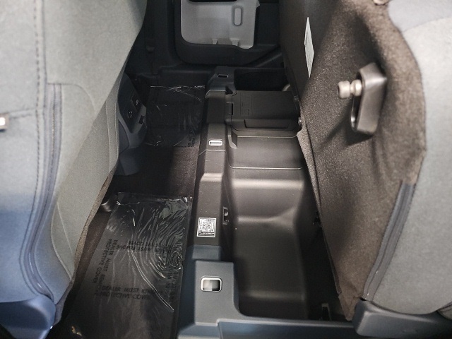 Vehicle image 10 of 24