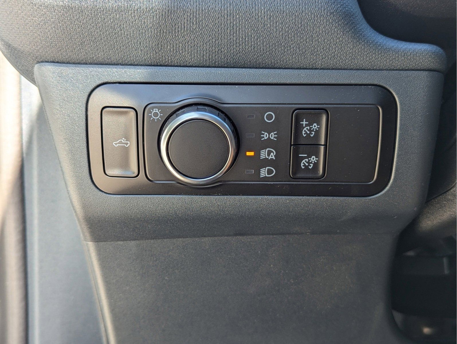 Vehicle image 14 of 24