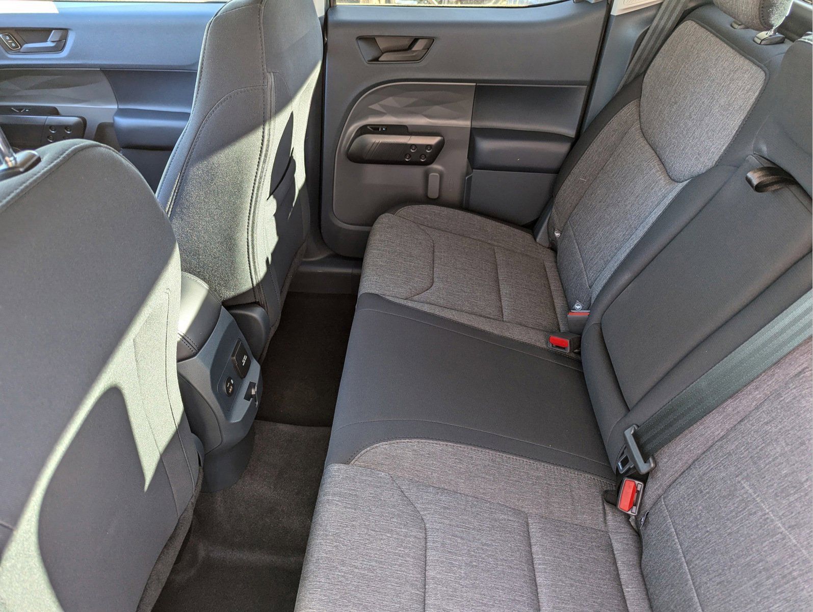 Vehicle image 21 of 24