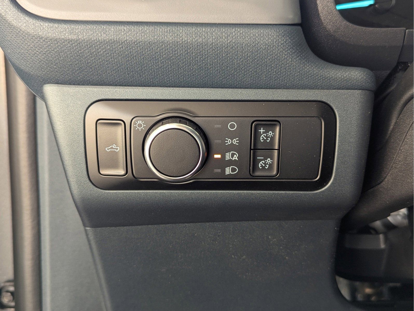 Vehicle image 14 of 24