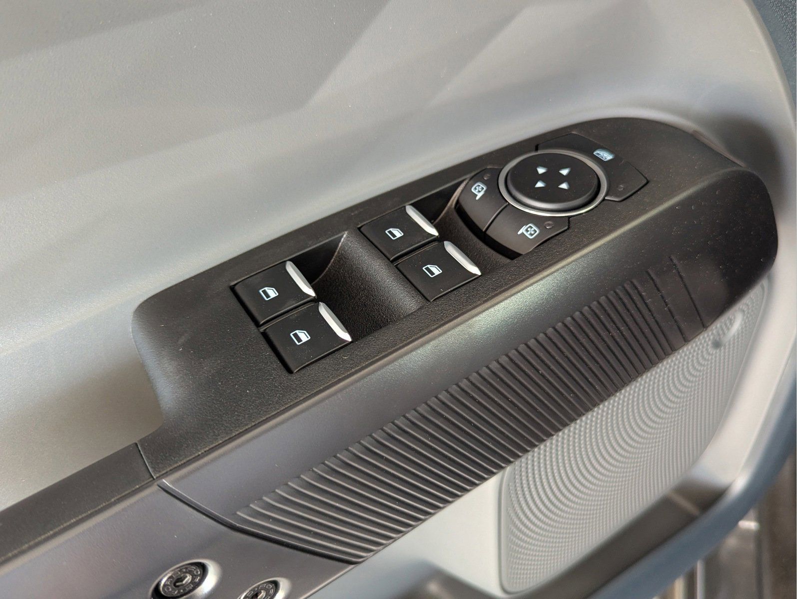 Vehicle image 16 of 24